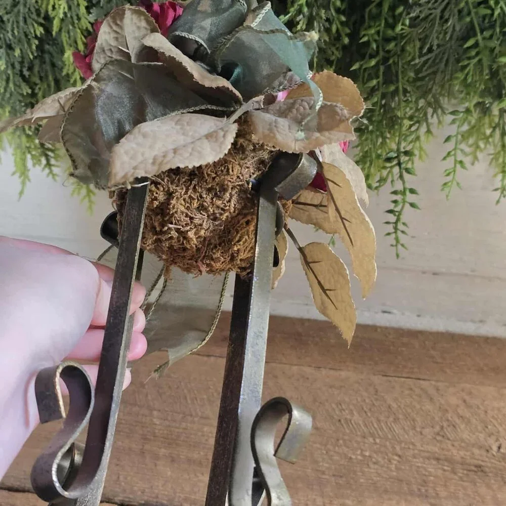 Shabby Chic Artificial Rose Leaf Floral Arrangement Scrolled Standing Decoration
